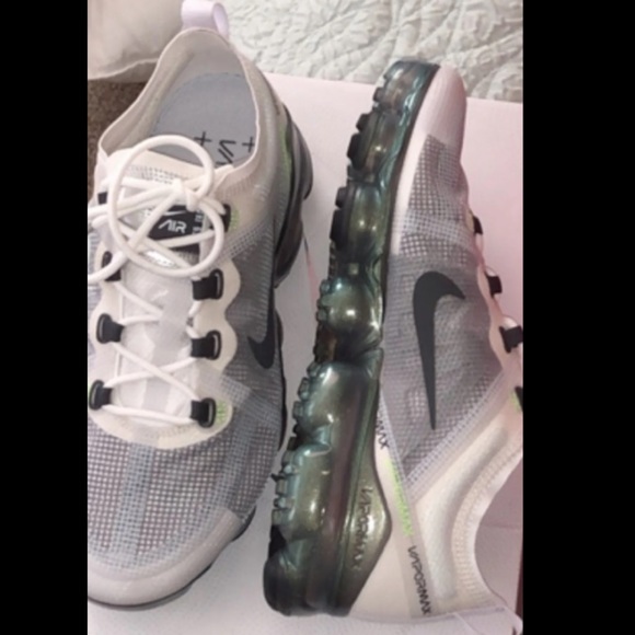 vapormax Men 8.5 Women 10 - Picture 2 of 3